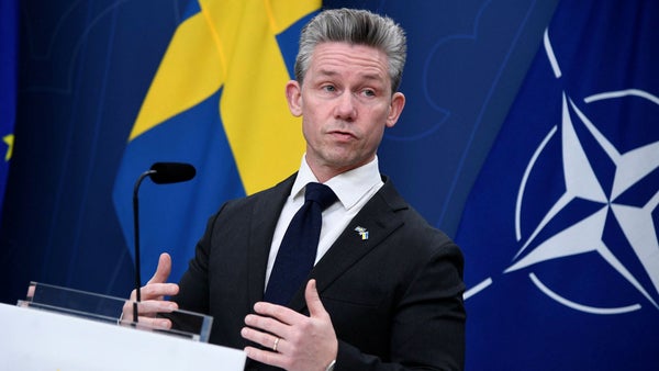 Lita på statens besked
– bygg fler vapenfabriker​​