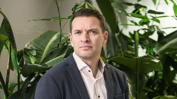 Priserna stiger – ändå lägger vi mindre pengar på mat​​