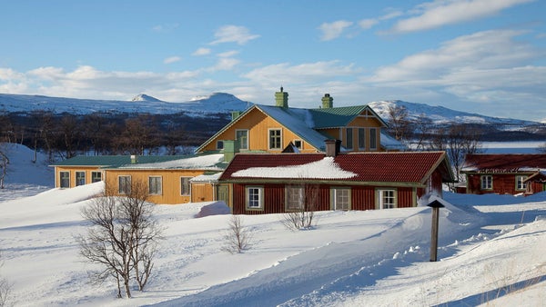 Carnegieveteran backar om försäljning av fjällhotellet​​