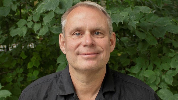 Stäng inte ner fler polisstationer​​