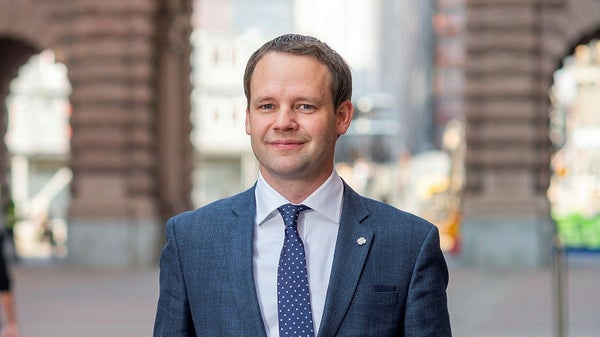 Replik: Politik som saknar all logik​​
