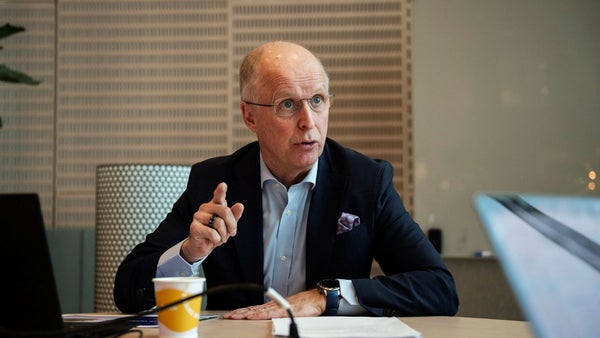 Tieto Evry faller efter miljardförsäljningen​​