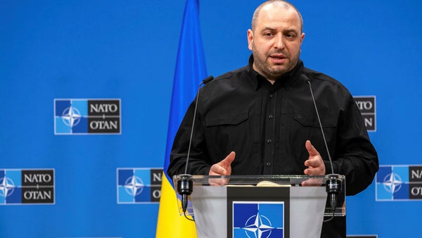 Toppolitiker i Paris för Ukrainamöte​​