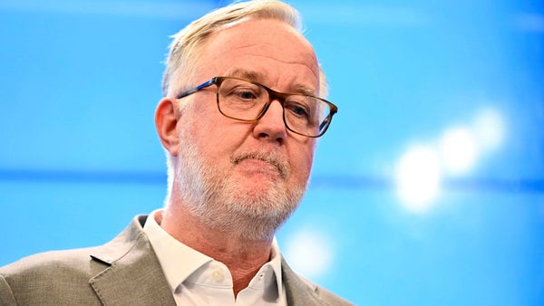 Johan Pehrson anmälde inte aktieinnehav – bröt mot lagen​​
