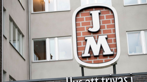 JM:s intäkter och resultat minskade​​