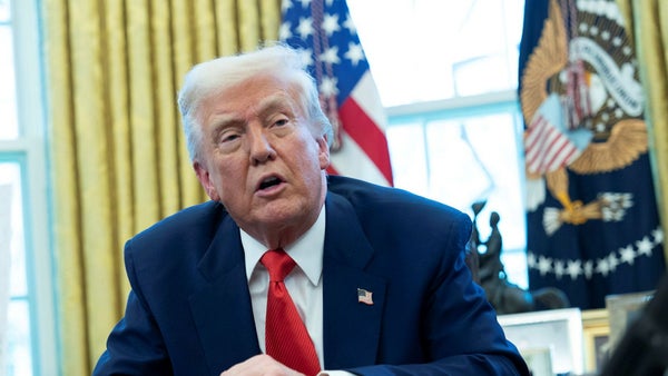 Trumps hot: Sanktioner mot ”varje land” som köper Iran-olja​​