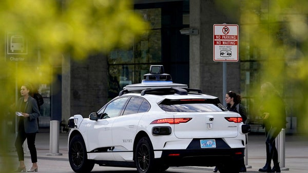 Waymo återkallar 1.200 bilar efter kollisioner med vägbarriärer​​