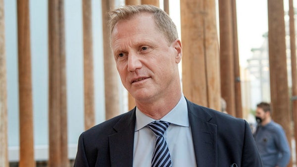 Dämpad vd möts med jubel​​