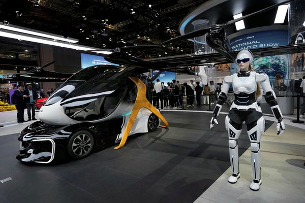 Robotar och snabbladdning på världens största bilmässa​​