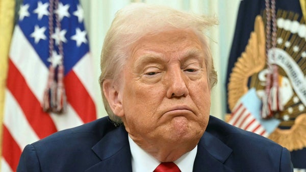 Trump drar åt vänster – försöker vända fallande väljarstöd​​