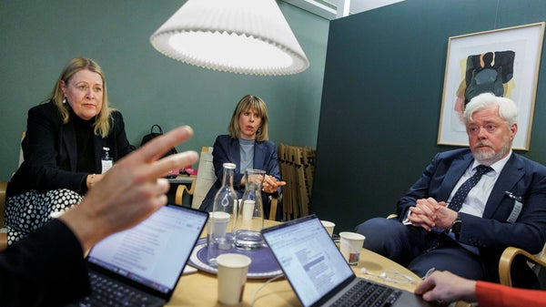 Regeringen ska utreda AP-fondernas onoterade investeringar​​
