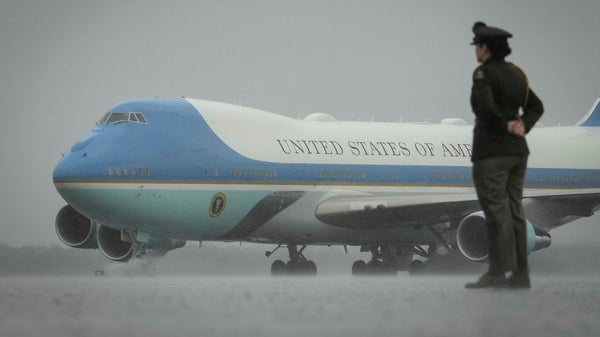 Trump missnöjd – vill köpa tillfällig Air Force One​​