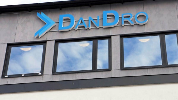 Revisor döms i bedrägerihärva – fejkade lön åt gängledare​​