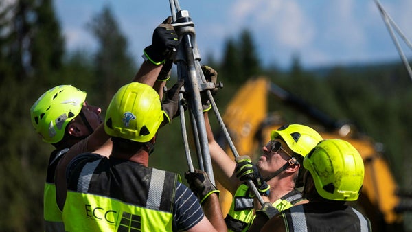 Svenskarna jobbar mest i Norden​​