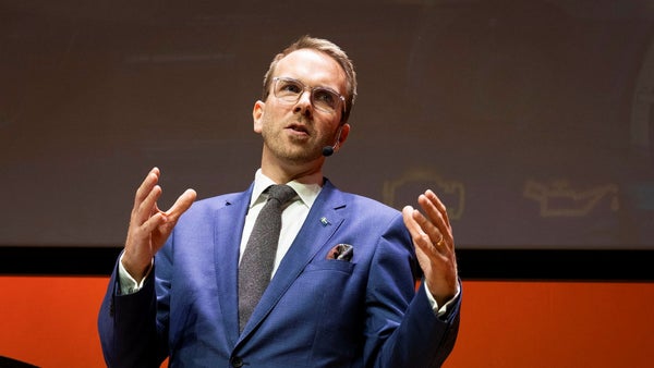 Efter cykelfiaskot: Nu tvingas ministern svara på kritiken​​