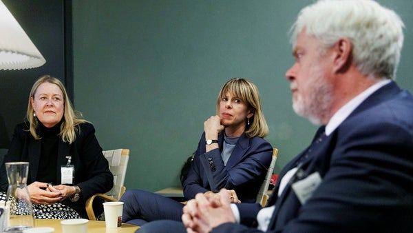 AP-fonderna nyrekryterar – samtidigt som 70 sägs upp​​