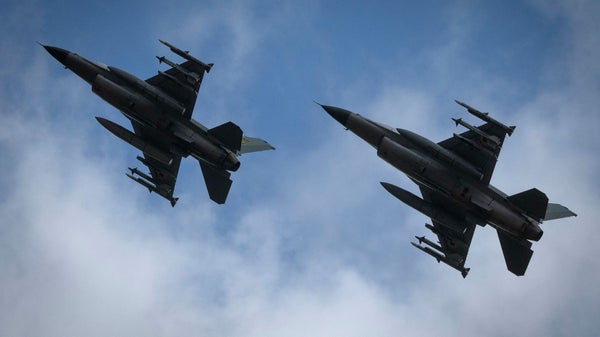 Ingen Gripen: USA godkänner F-16-avtal med Ukraina​​