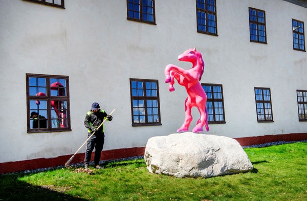 Sjukhus blir galleri – byggbolagets konstsamling ställs ut​​