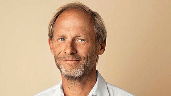 Institutionella ägare ryter till: Roger Akelius ”en usel börsaktör”​​