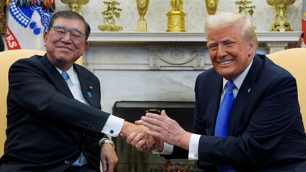 Trump hotar Japan med fortsatta biltullar​​