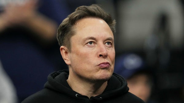 Musk: Ny Tesla körde sig själv till köparen​​