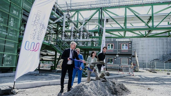 Första spadtaget för nya svenska klimatanläggningen​​