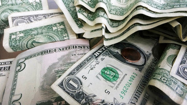 Dollarkrisen pressar svenska pensionsbjässar​​