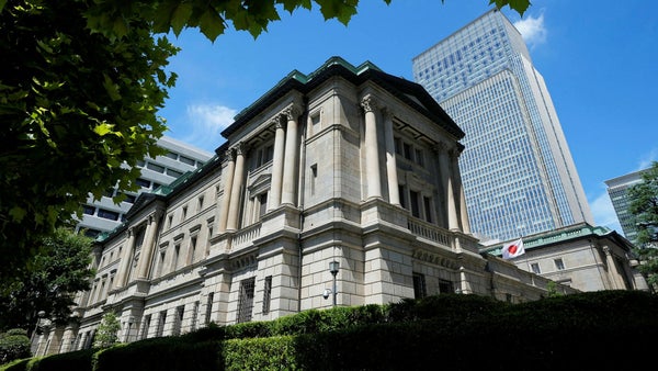Splittrat hos Bank of Japan om tulleffekterna​​