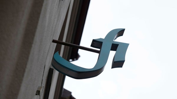 Före detta kursraketen kollapsar efter FI-straff​​