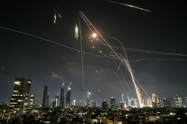 Nya robotattacker mot Israel – explosioner i Iran​​