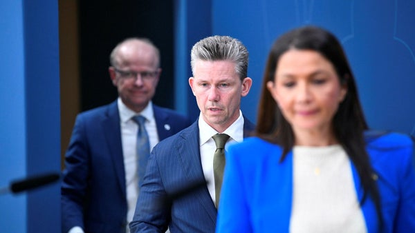 Ministern presenterar strategi för försvarsindustrin​​
