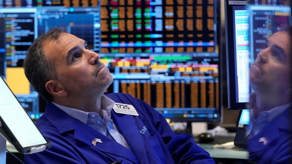 Wall Street stängde på grönt trots surt humör​​