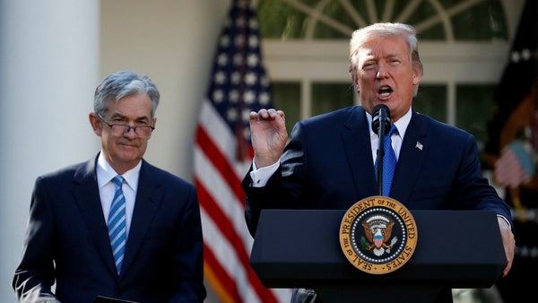 Trump i ny attack mot Powell: ”En av de dummaste”​​