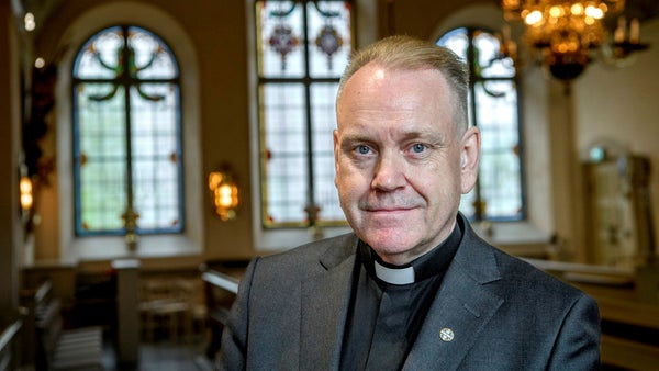 Från ingenjör till präst – han bytte bana mitt i livet​​