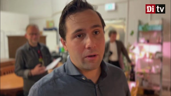 Gårdsförsäljningen i gång – första flaskan såld​​