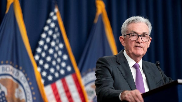 Federal Reserve lämnar räntan oförändrad – tror fortsatt på två sänkningar i år​​