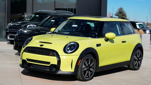 Bilförsäljningen ökar svagt för BMW – Mini bäst​​