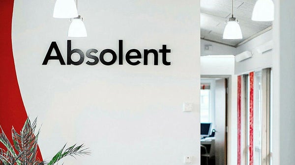 Halverat resultat för Absolent – aktien backar​​