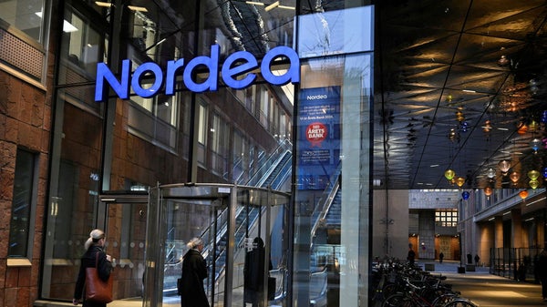 Nordea-ledamöter köper aktier​​
