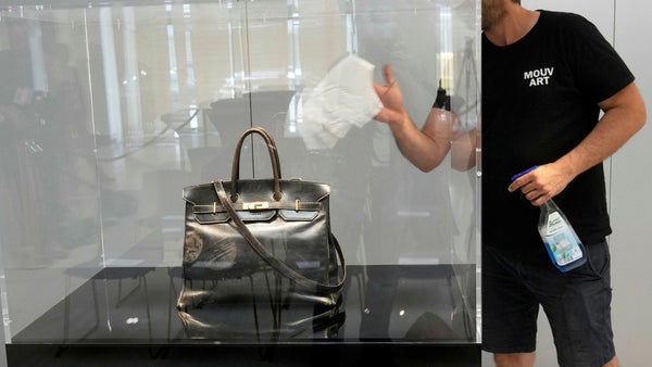 Jane Birkins väska såld för 95,7 miljoner​​