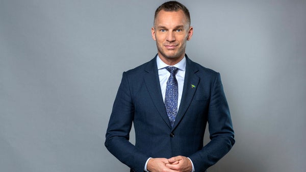 Civilministern: Offentlig sektor måste bli bättre på AI​​