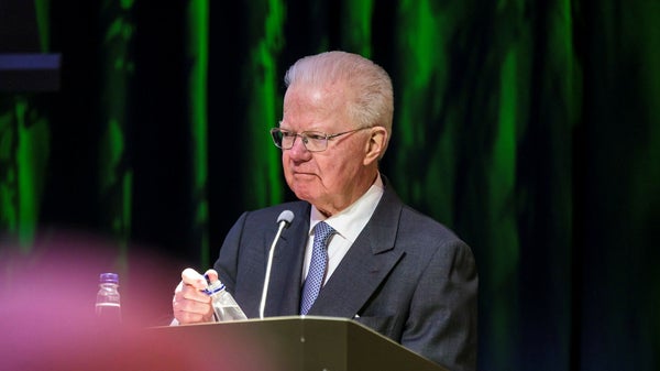 ABG: Sälj Lundbergs industrijätte​​