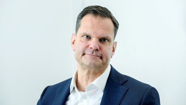 Telia lägger bud på Bredband2 – premie på 34,9 procent​​