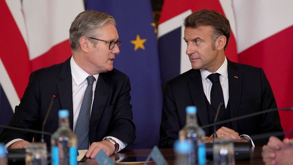 Starmer och Macron: Öka pressen på Putin​​