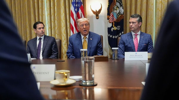 Trump hotar med nya Rysslandssanktioner – riktar skarp kritik mot Putin​​
