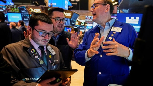 Blandat på Wall Street – Tesla backar efter budgetbråk​​