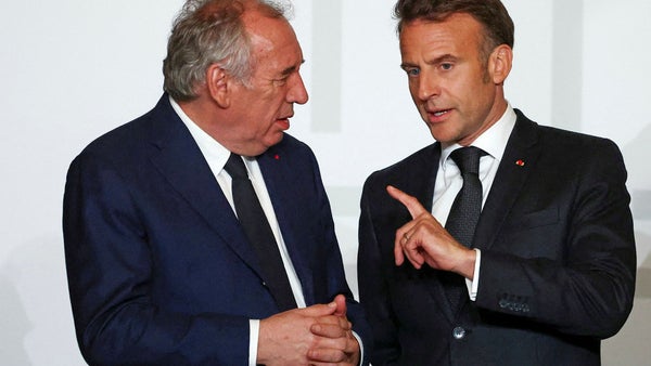 Italien vinnare när politiskt kaos sänker Frankrike​​