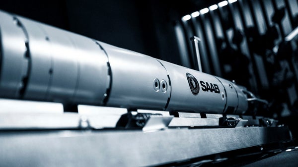 Saab sjunker på småsur börs​​