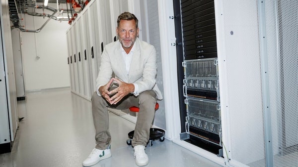 Telekomrävarnas miljardbygge utmanar USA:s techjättar​​
