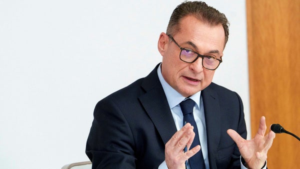ECB-topp varnar: Rucka inte på Feds oberoende​​